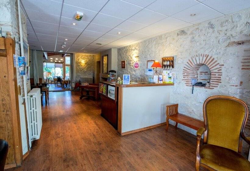 فندق Logis Hôtels   Hôtel Et Restaurant Les Voyageurs