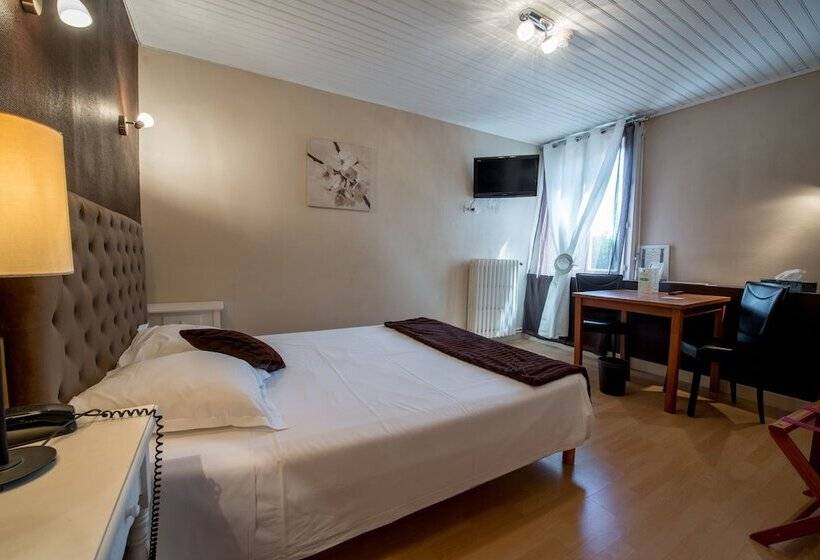 فندق Logis Hôtels   Hôtel Et Restaurant Les Voyageurs