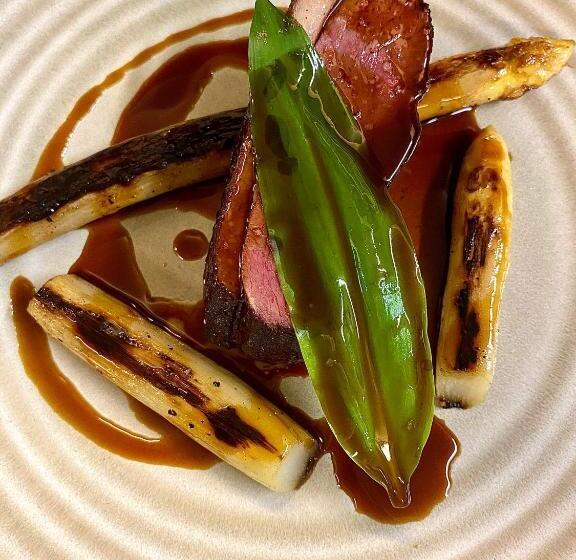 ホテル Logis Hôtels & Restaurant Le Cheval Blanc Et Clovis