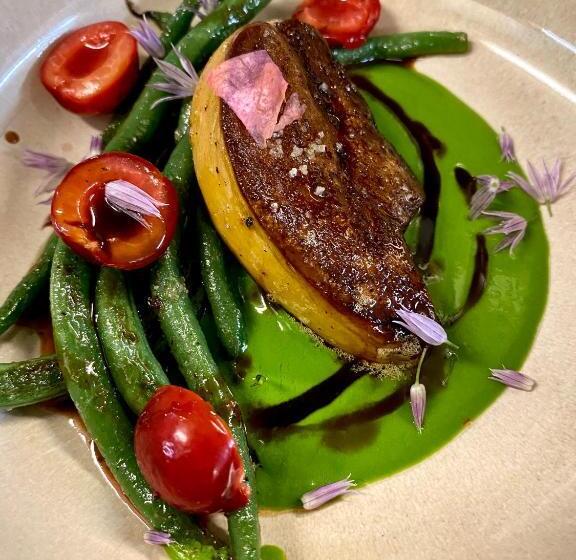 ホテル Logis Hôtels & Restaurant Le Cheval Blanc Et Clovis