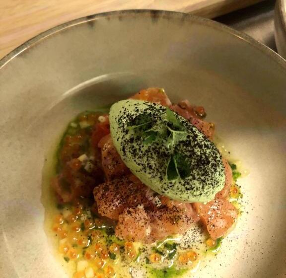 ホテル Logis Hôtels & Restaurant Le Cheval Blanc Et Clovis