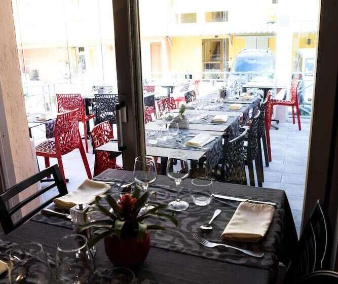 酒店 Logis Hôtel Restaurant Azalées