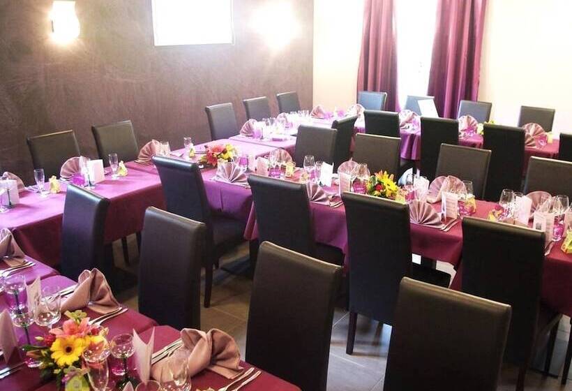 ホテル Logis Hôtel Restaurant Auberge Les Vallées Du Perche