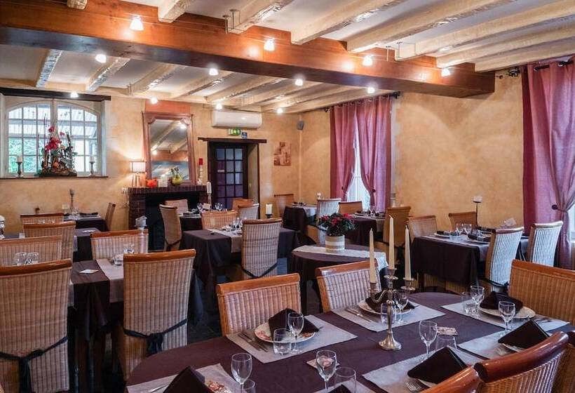 ホテル Logis Hôtel Restaurant Auberge Les Vallées Du Perche