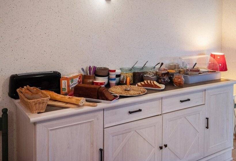 ホテル Logis Hôtel Restaurant Auberge Les Vallées Du Perche