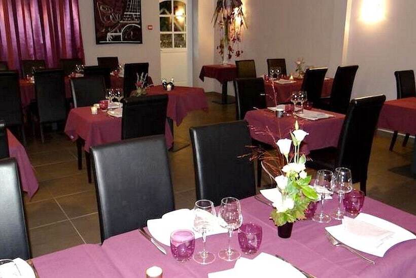 ホテル Logis Hôtel Restaurant Auberge Les Vallées Du Perche