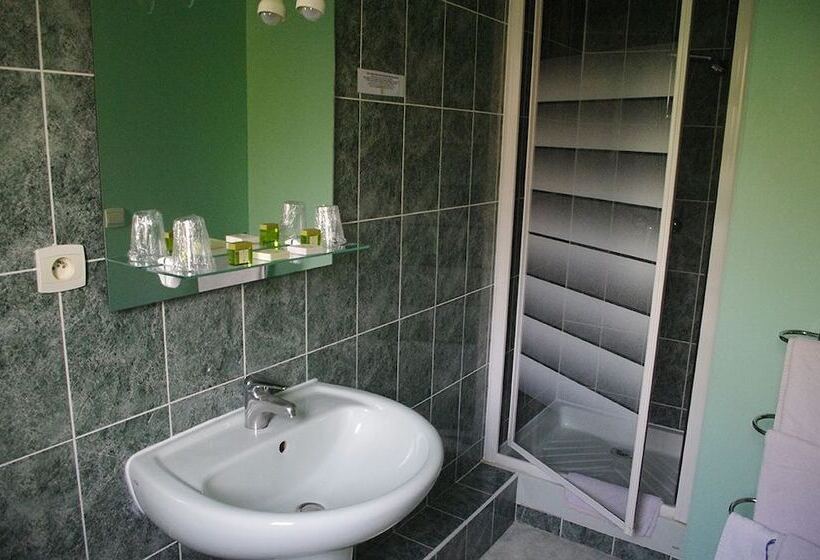 ホテル Logis Hôtel Restaurant Auberge Les Vallées Du Perche