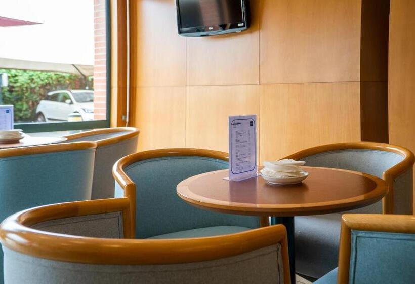 호텔 Posadas De Espana Malaga