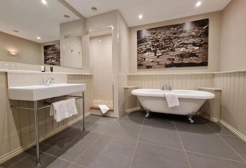 فندق Powdermills Country House