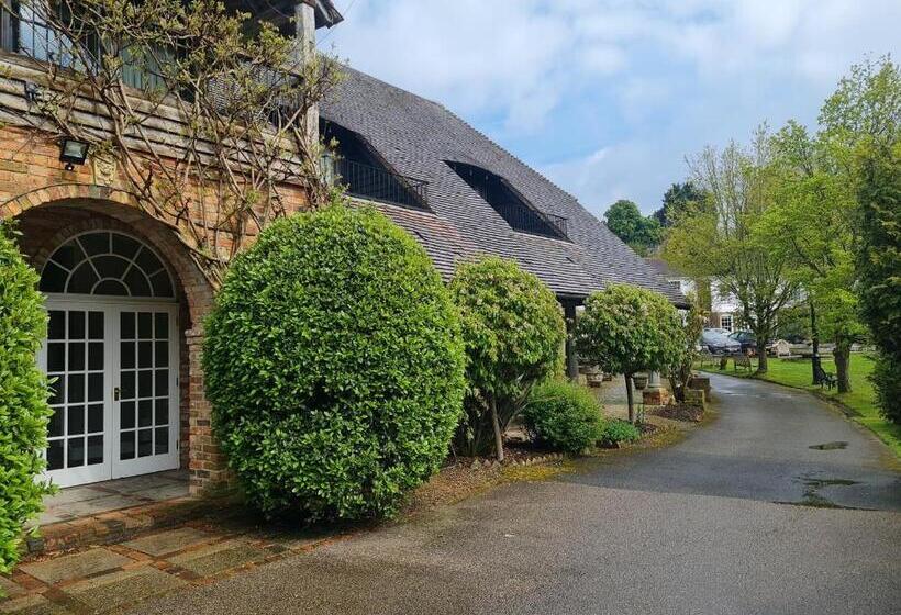 فندق Powdermills Country House