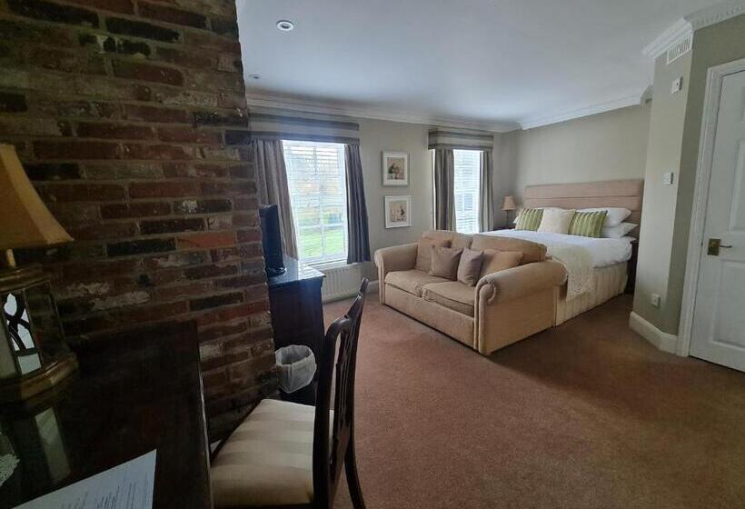 فندق Powdermills Country House