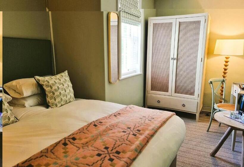 فندق Powdermills Country House