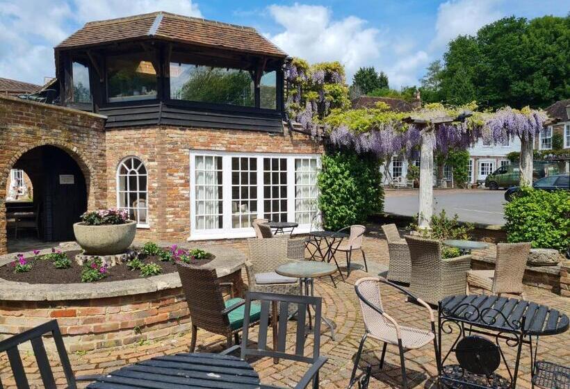 فندق Powdermills Country House