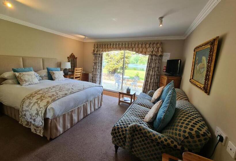 فندق Powdermills Country House