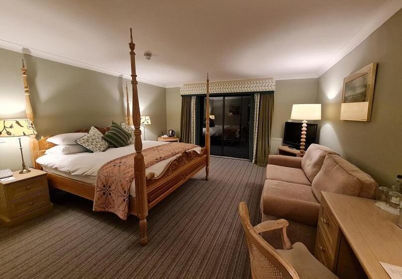 فندق Powdermills Country House