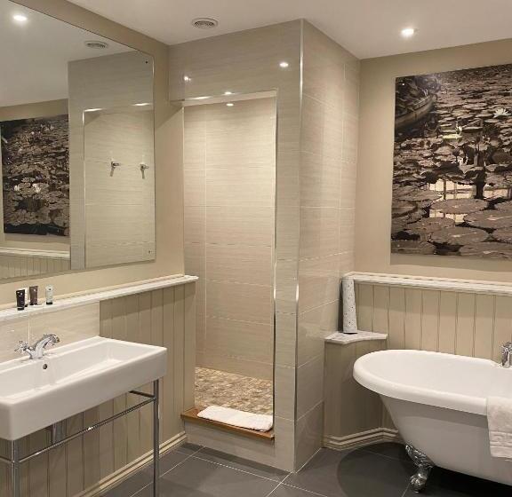 فندق Powdermills Country House