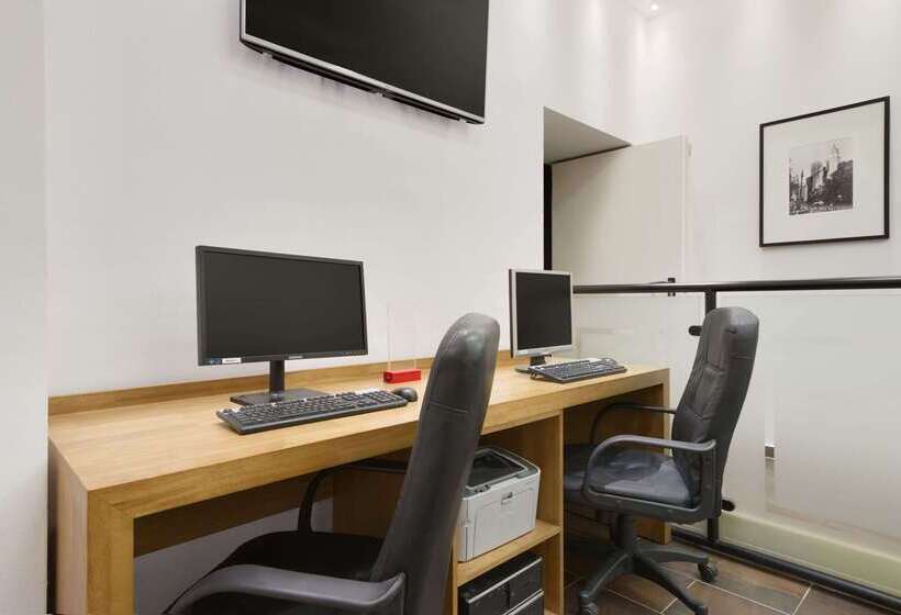 فندق Ramada By Wyndham Frankfurt Central Station