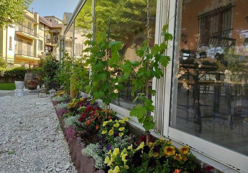 Отель Ristorante Albergo Corona