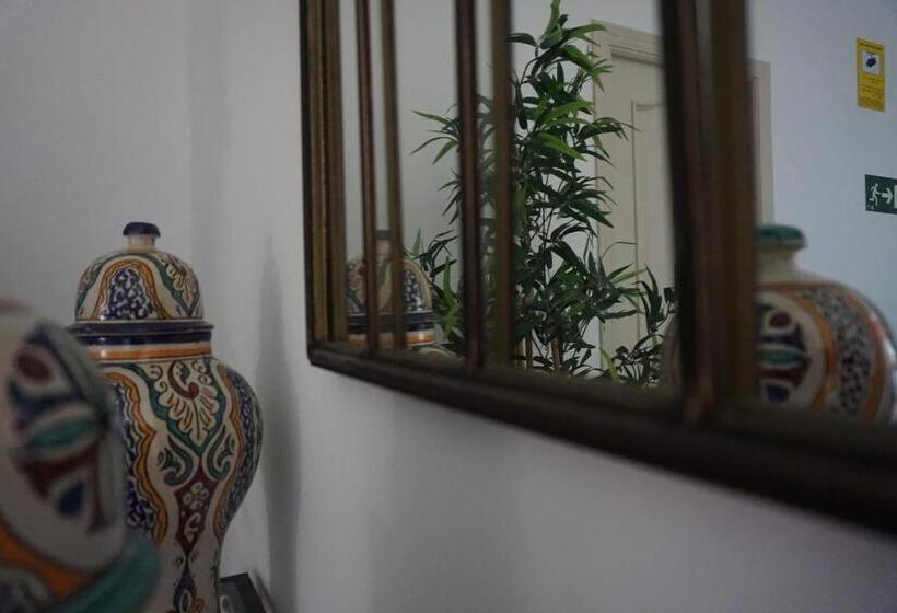 Отель Rompeolas Playa