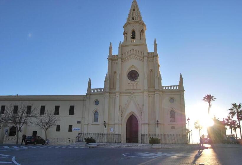 Отель Rompeolas Playa