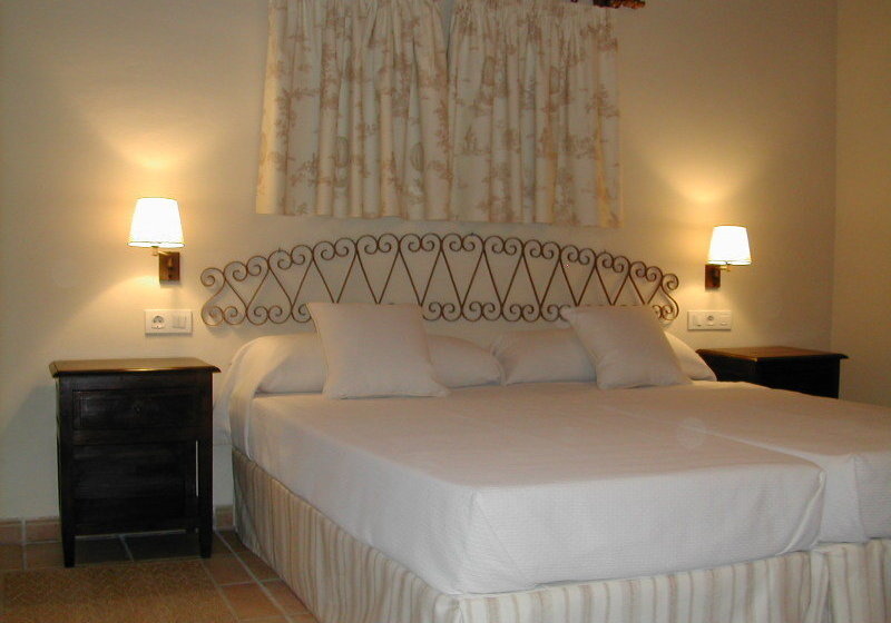 Hotel Rural Finca Les Fanecaes