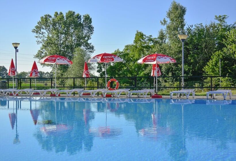 Отель Tenuta Larenzania