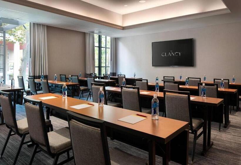 호텔 The Clancy Autograph Collection