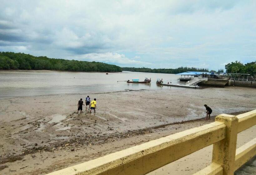 فندق Thepparat Lodge Krabi