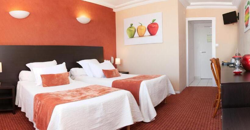 Logis Hotel Du Casino Restaurant Le Mathelia