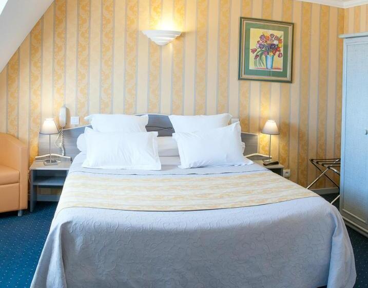 Logis Hotel Du Casino Restaurant Le Mathelia