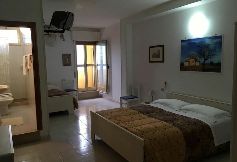 簡易ホテル Gardenia