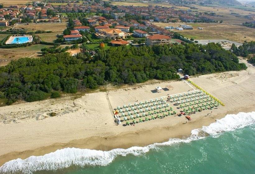 Хостел Madama Club Village