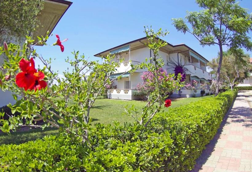 Хостел Madama Club Village