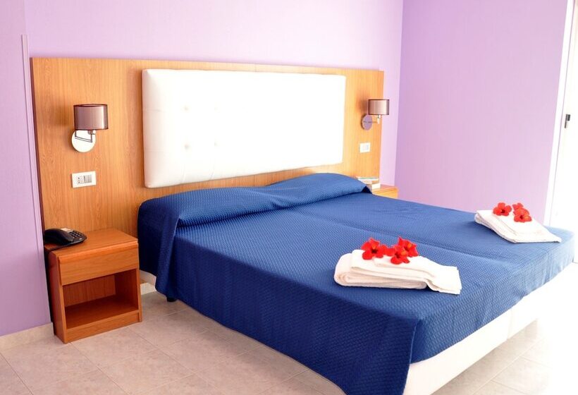 Хостел Madama Club Village