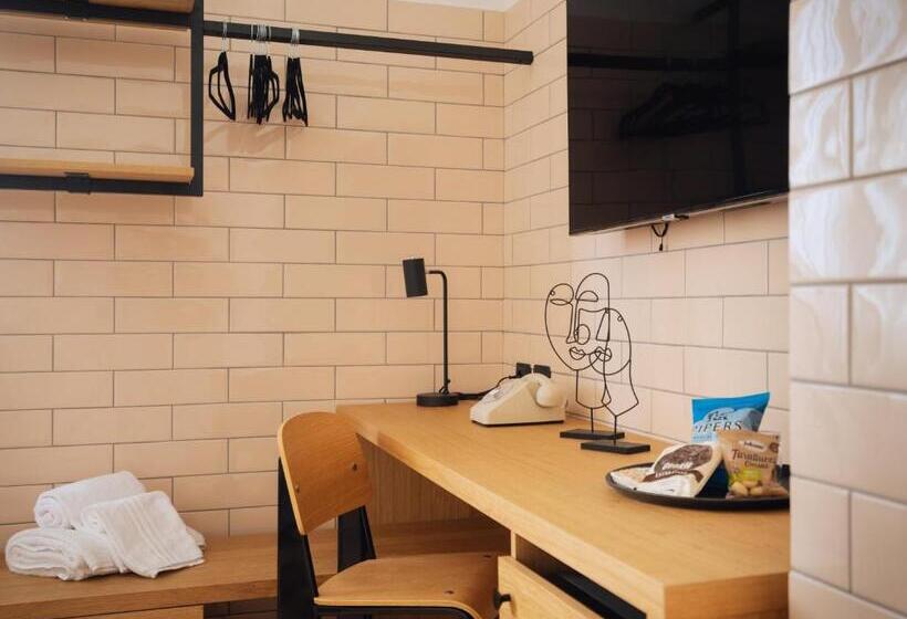 פונדק Re Versiliana