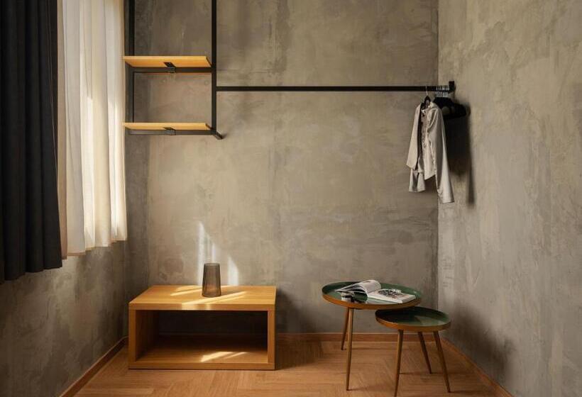 פונדק Re Versiliana