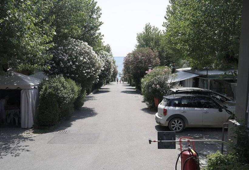 Отель Campeggio Delle Rose