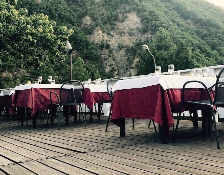 בית מלון כפרי Campeggio Parco Dei Castagni Srl