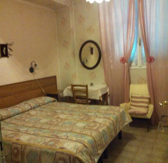 ホテル Pensione Santa Chiara Di Biancheri Katia