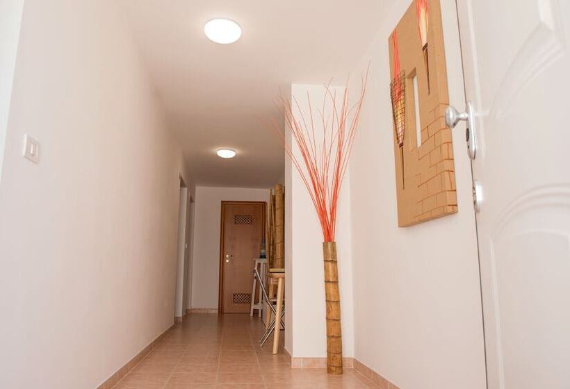 پانسیون Al Faro Guest House