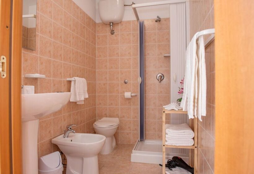 پانسیون Al Faro Guest House