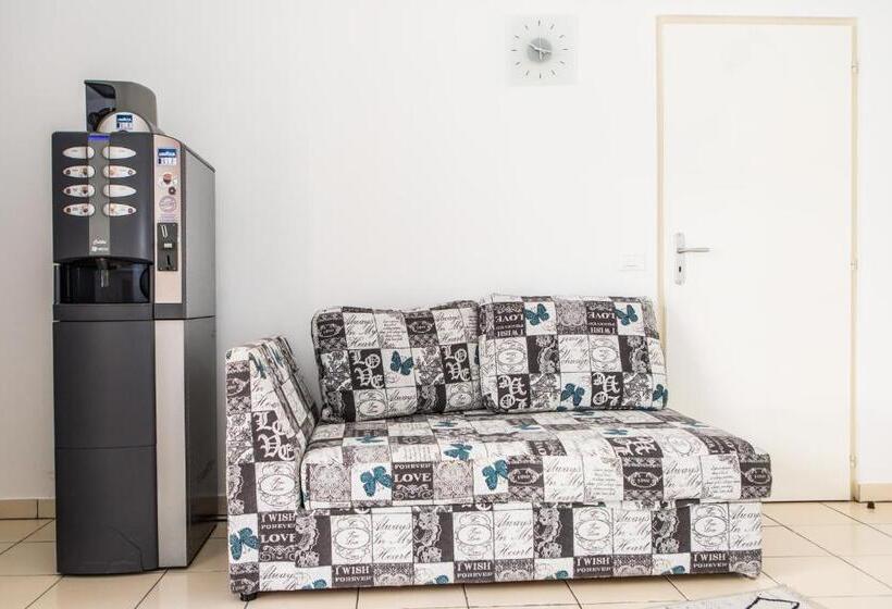 بنسيون Veda Elegant Rooms