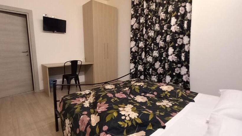 تختخواب و صبحانه Albano Station Rooms