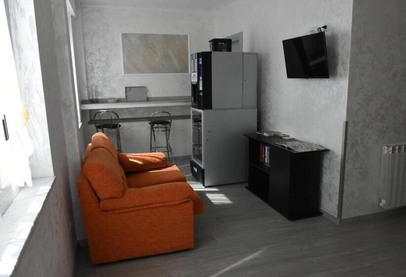 تختخواب و صبحانه Albano Station Rooms