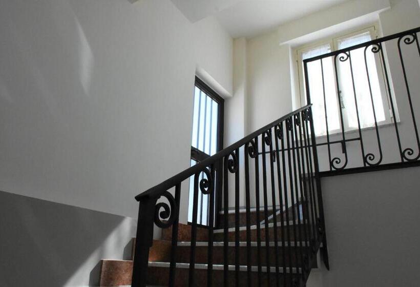 تختخواب و صبحانه Albano Station Rooms