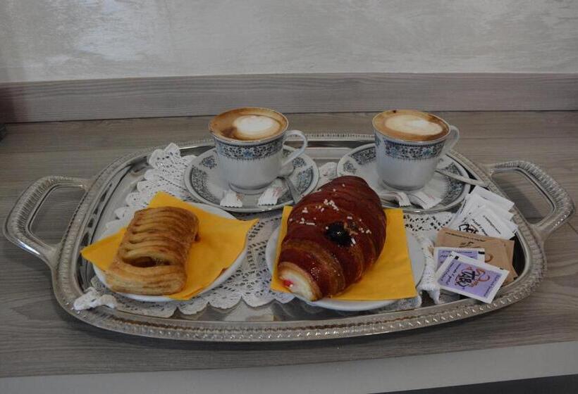 تختخواب و صبحانه Albano Station Rooms