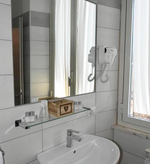 تختخواب و صبحانه Albano Station Rooms