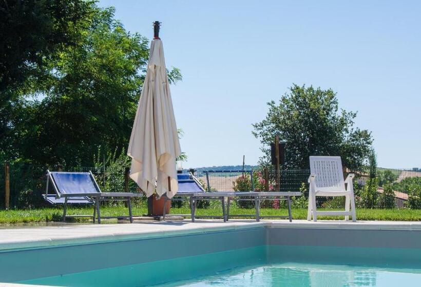 فندق ريفى Azienda Agrituristica Cluana