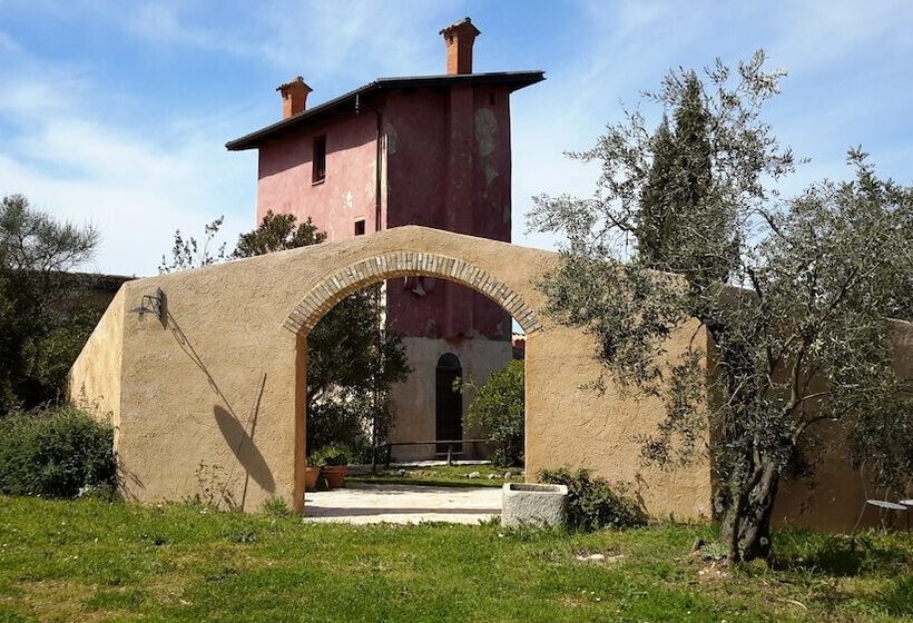 فندق ريفى La Torre Rossa