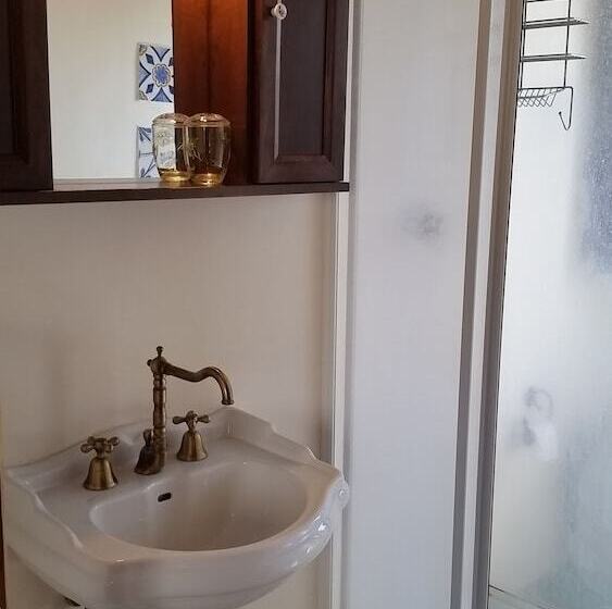 فندق ريفى La Torre Rossa